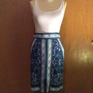 Front vent printed skirt